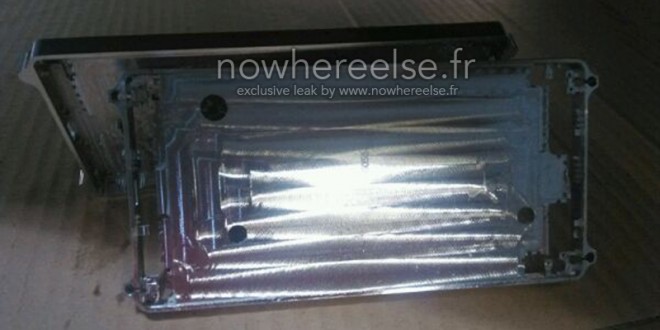 Metal frame belonging to Galaxy S6 photographed