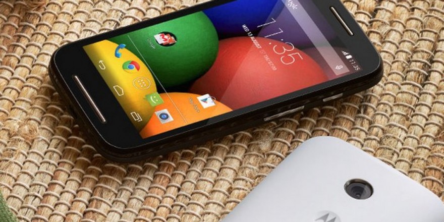 The Motorola Moto E might look unassuming, but it's in no way unpleasant to hold and feel. The backcover just begs you to hold it!